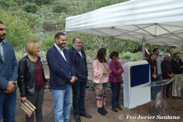 Emotivo acto de descubrimiento de la placa del pasaje que recuerda al periodista Adolfo Santana en Cernícalos (Foto TA)